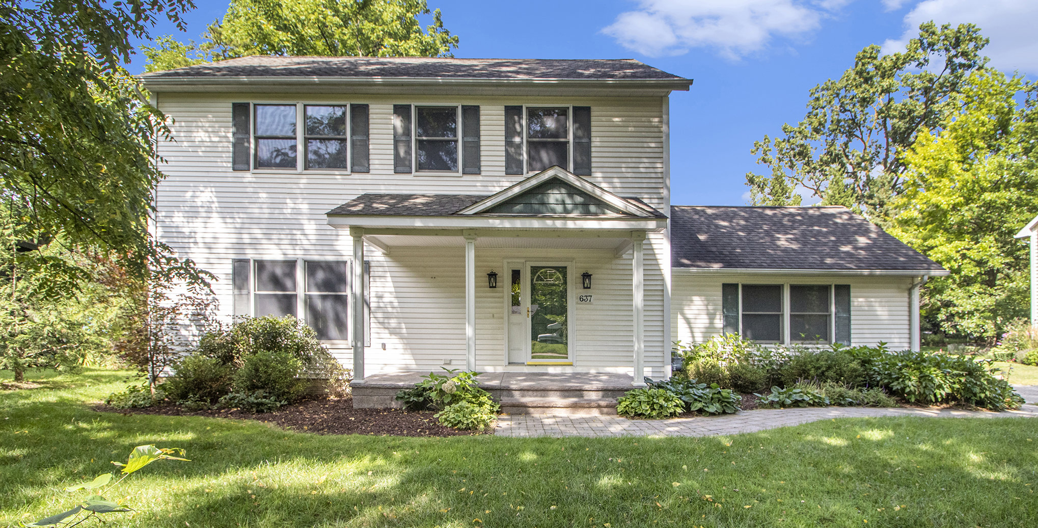 Show-Stopping Home in Hollywood Park!
